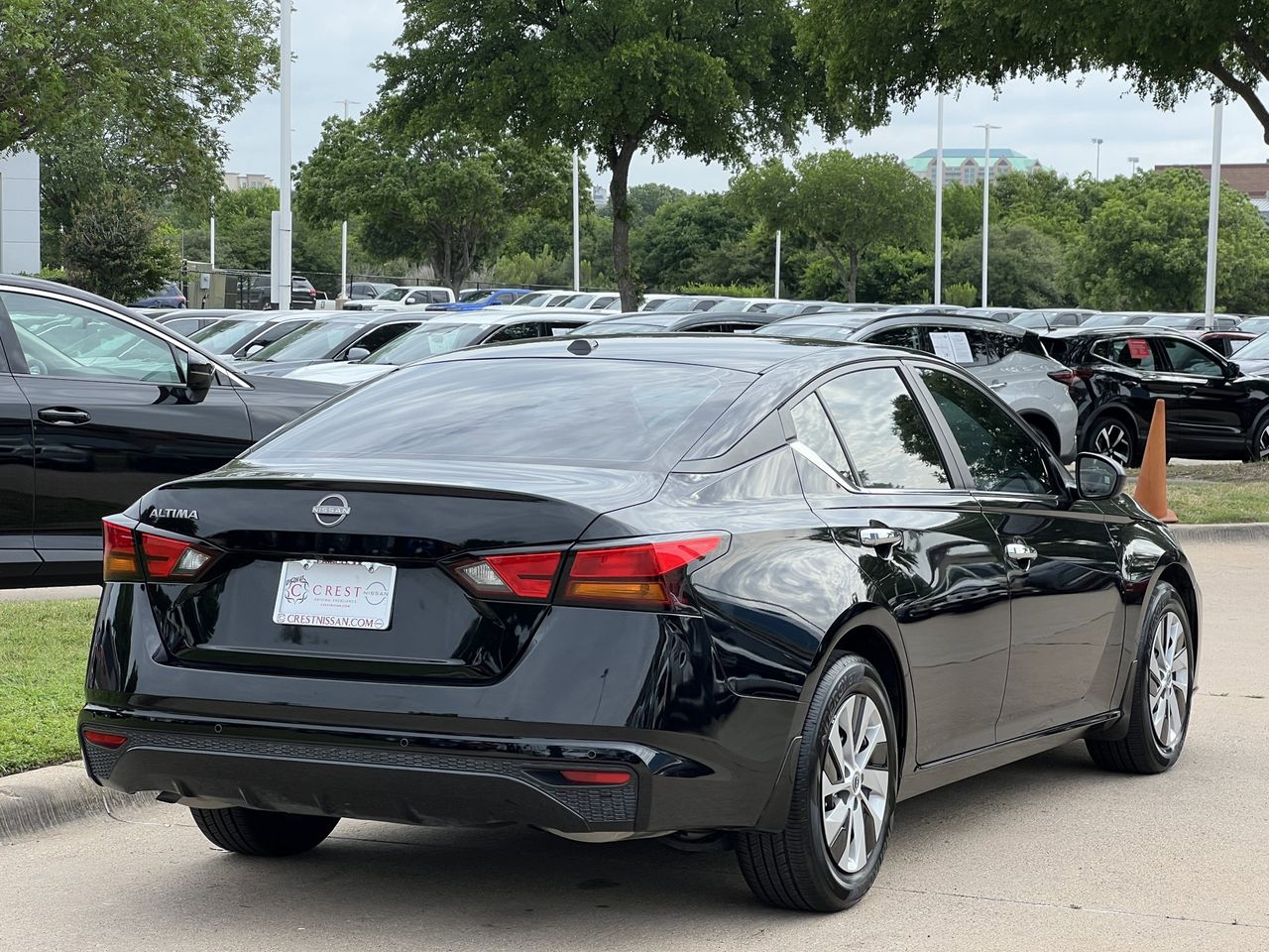 View vehicle photo 4