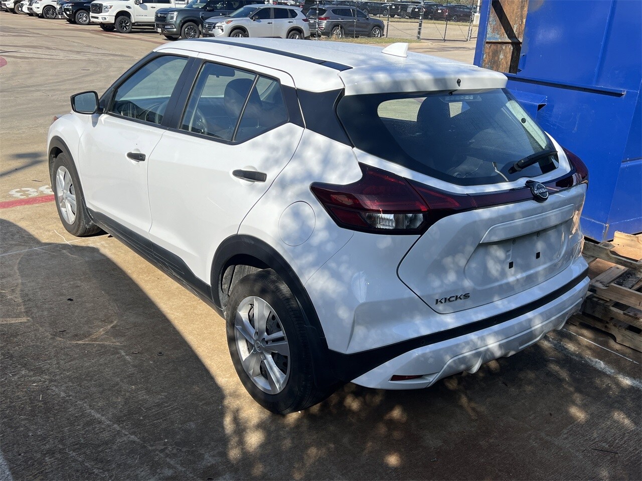 2023 Nissan Kicks S photo 2