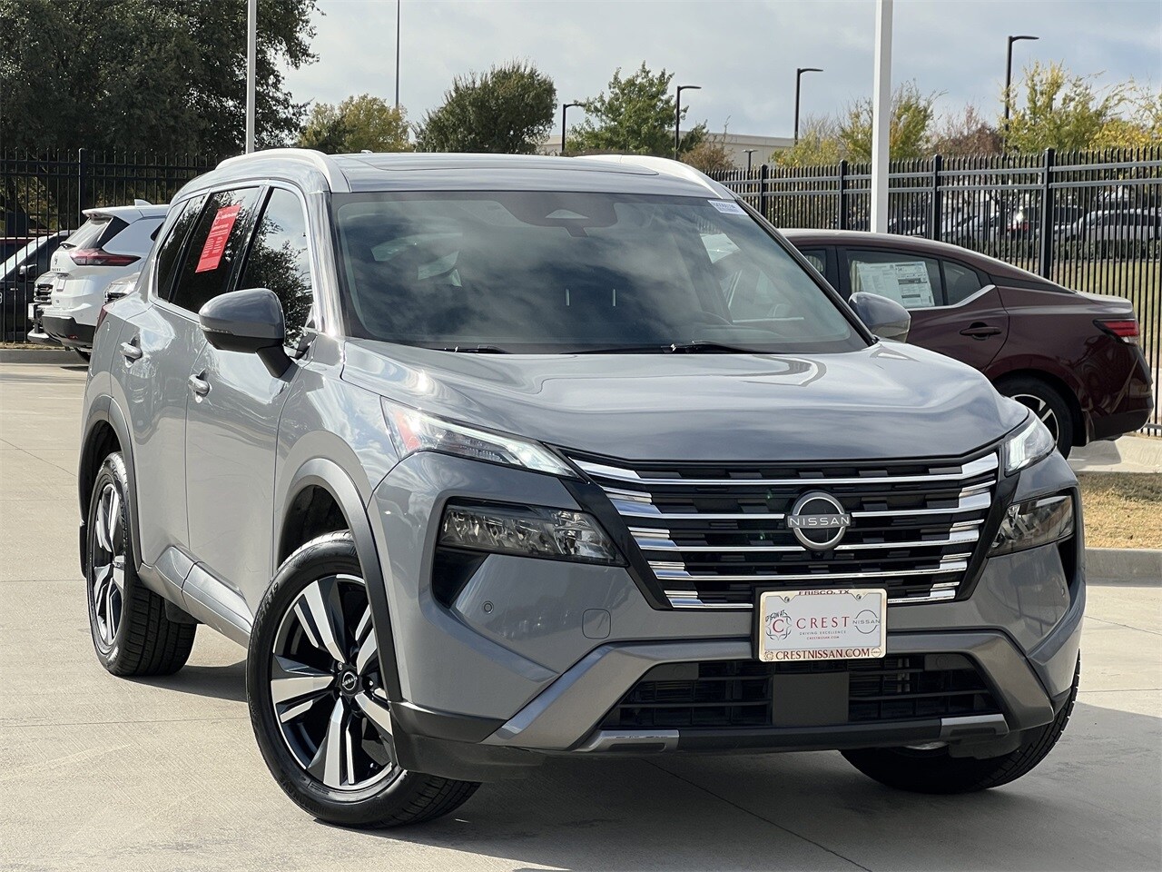 2024 Nissan Rogue SL photo 2