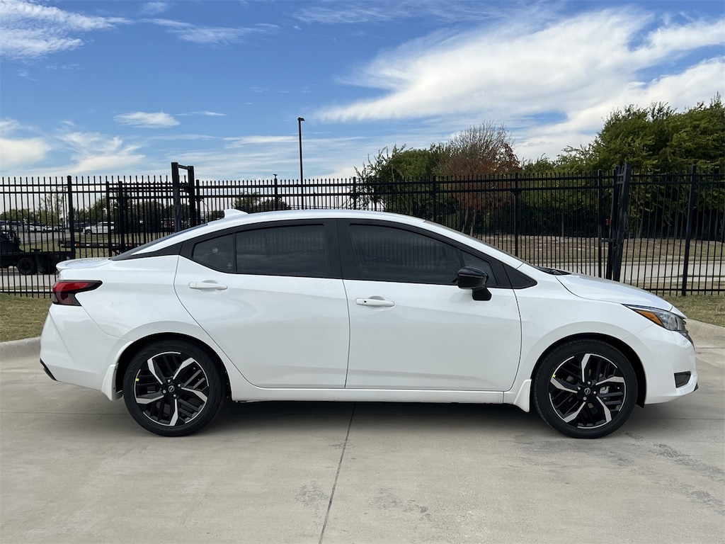New 2025 Nissan Versa 1.6 SR Sedan