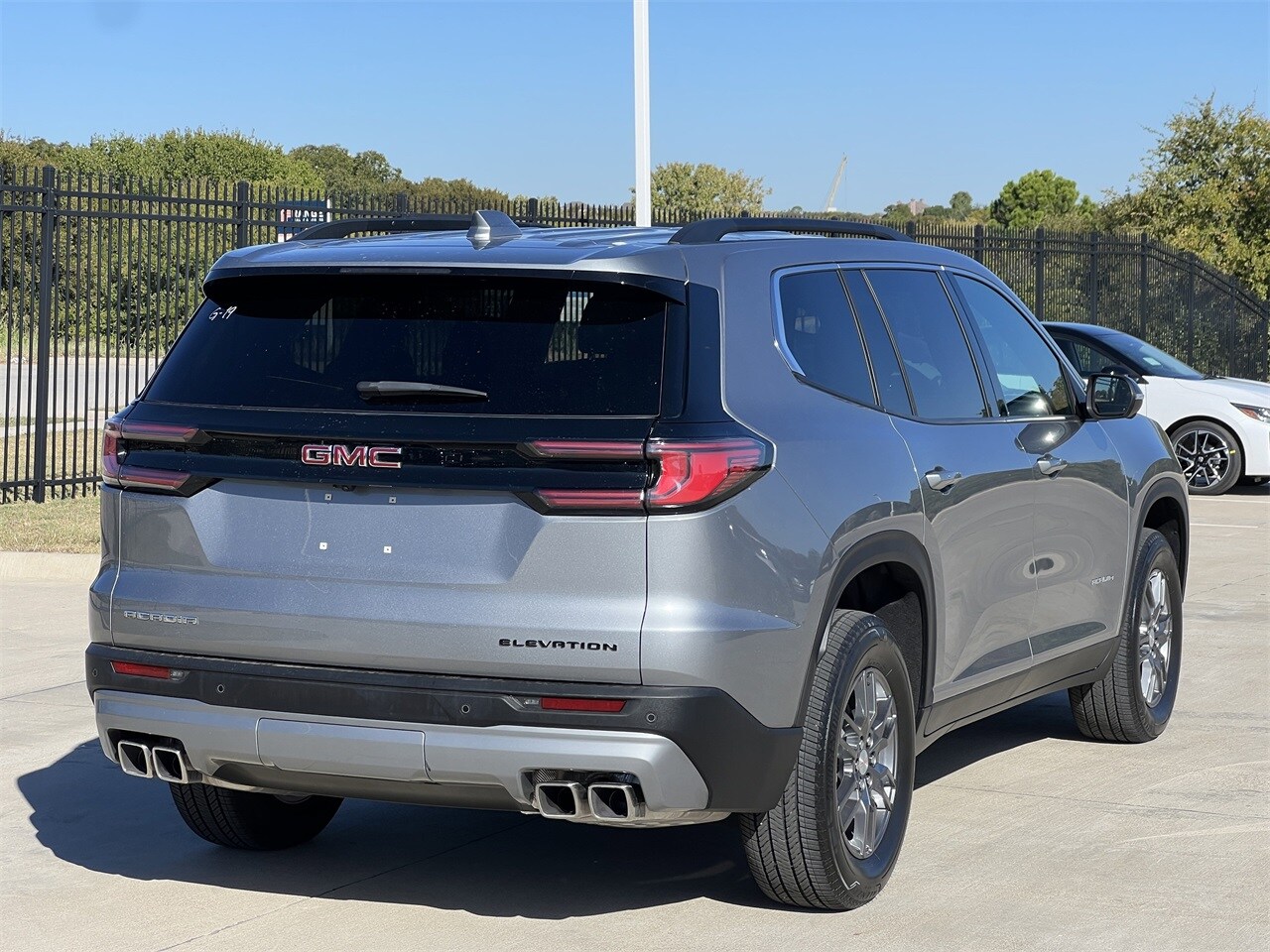 2025 Gmc Acadia Elevation photo 3