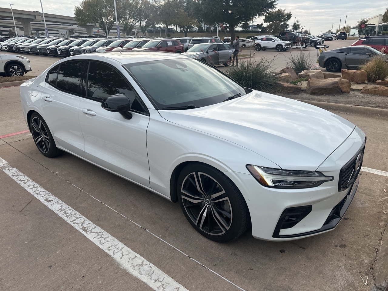 2021 Volvo S60 R-Design's photo