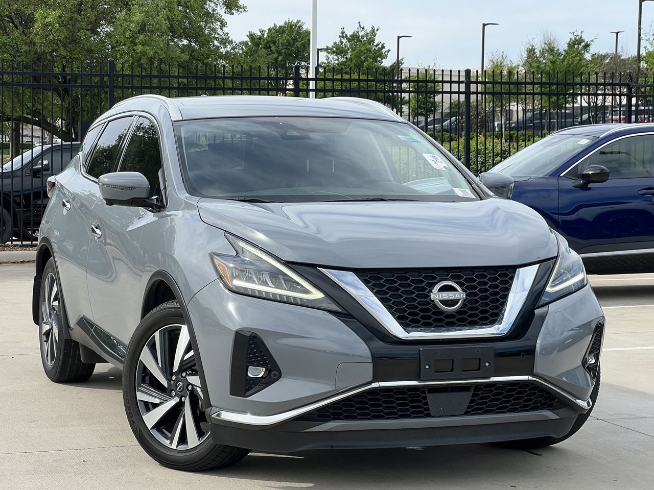 View vehicle photo 2