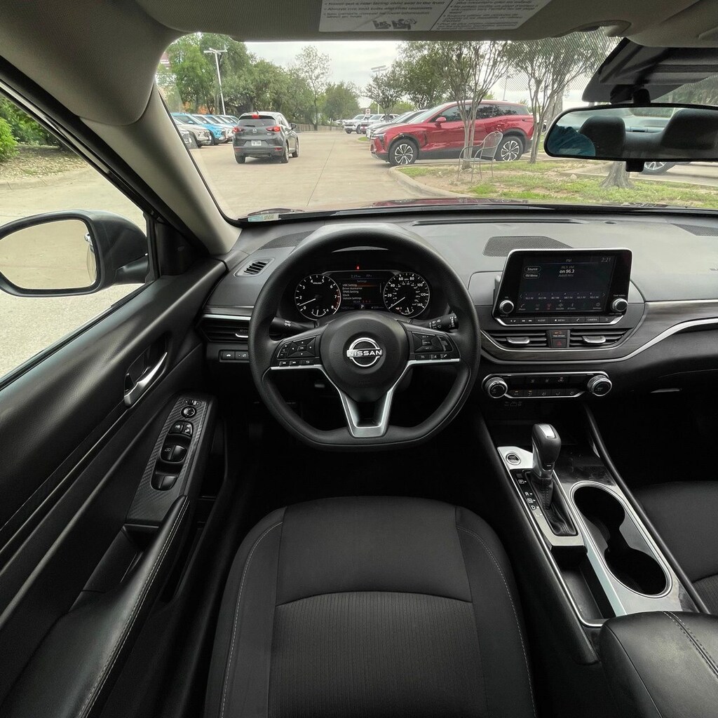 Used 2024 Nissan Altima 2.5 SV Sedan