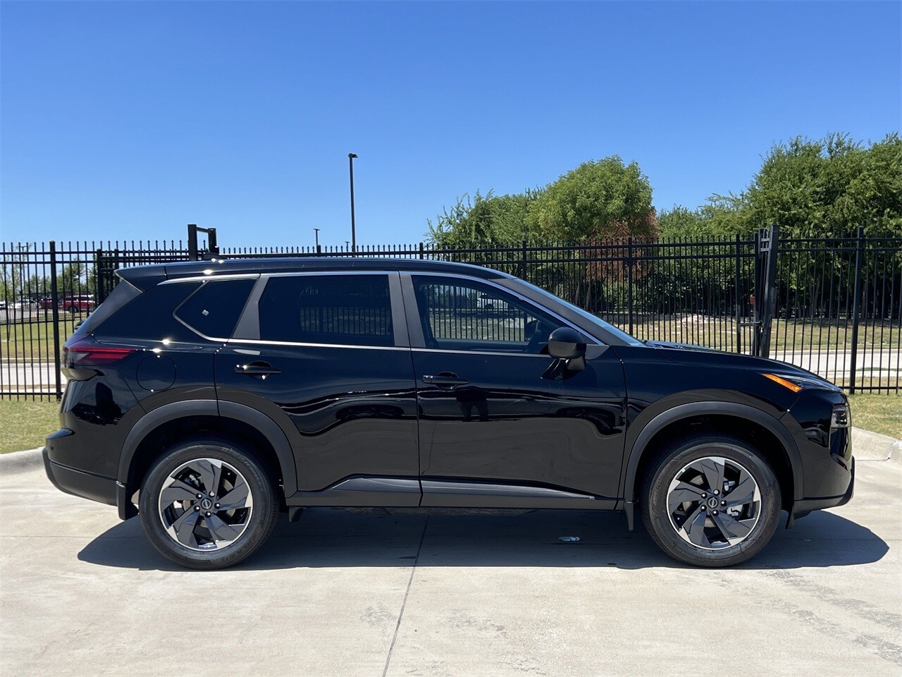 2026 Nissan Rogue SV photo 3