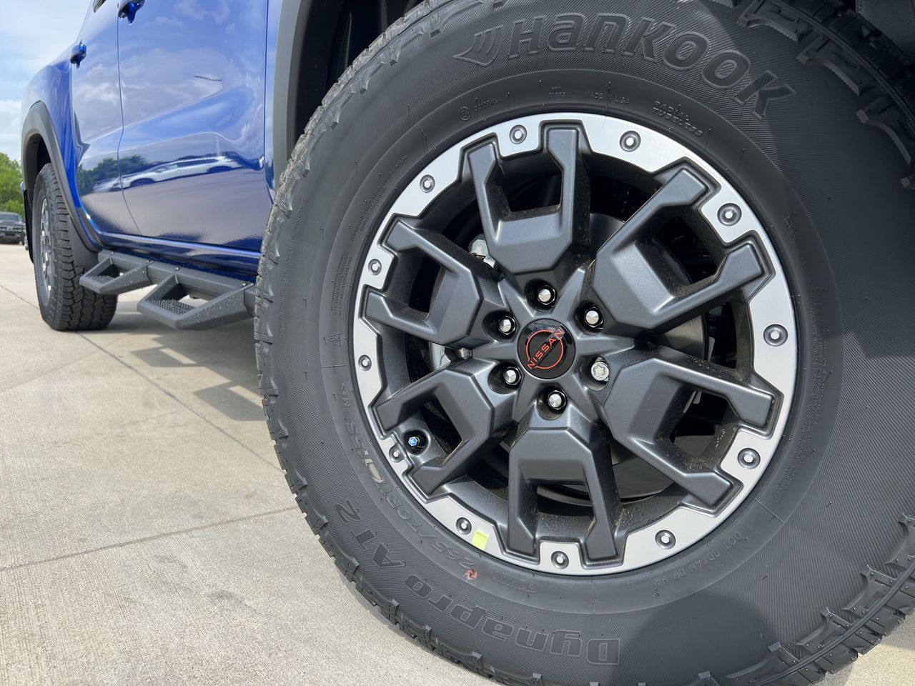 View vehicle photo 7