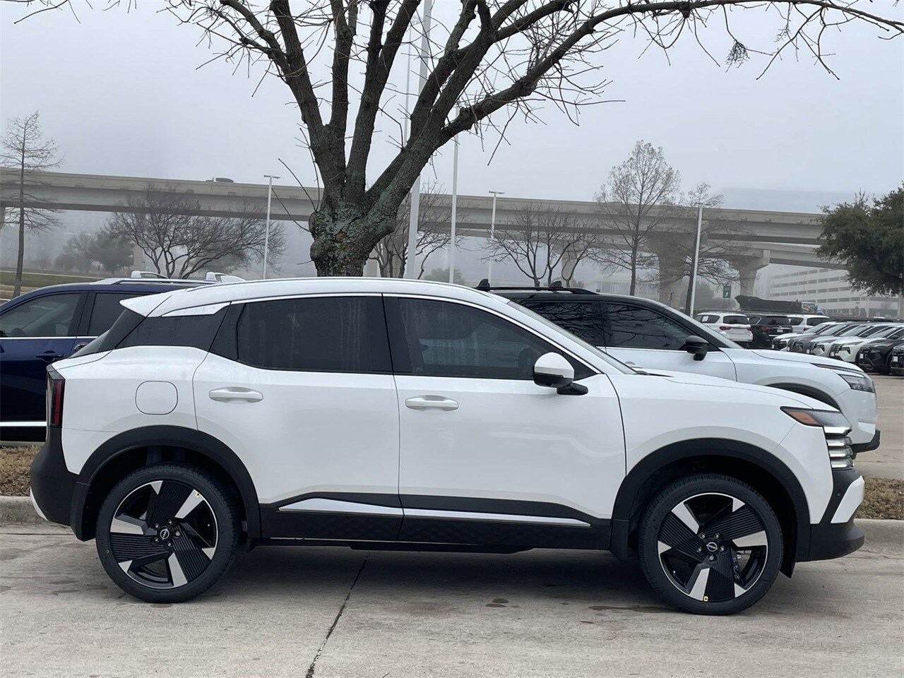 2025 Nissan Kicks SR photo 4