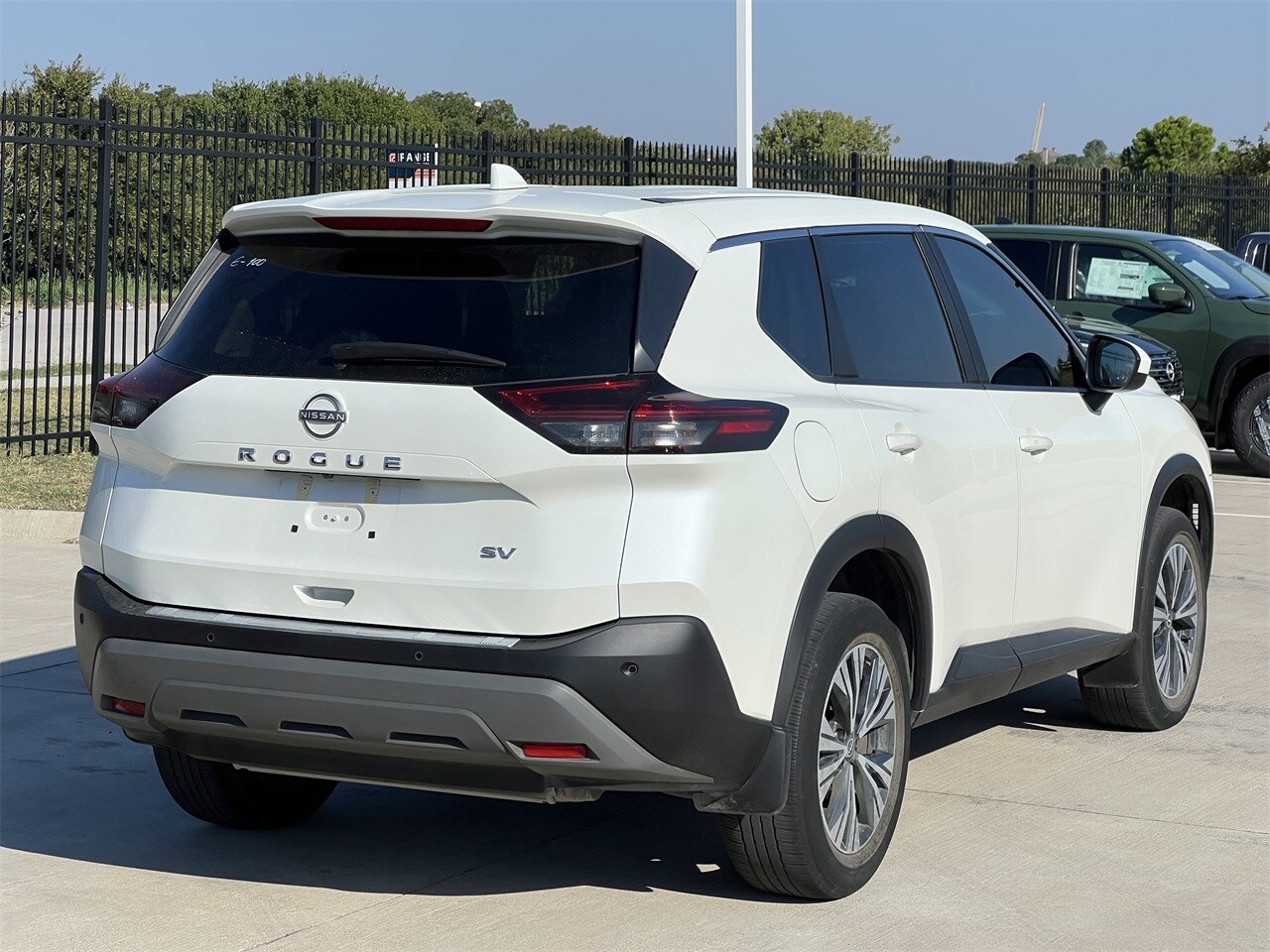 2023 Nissan Rogue SV photo 4