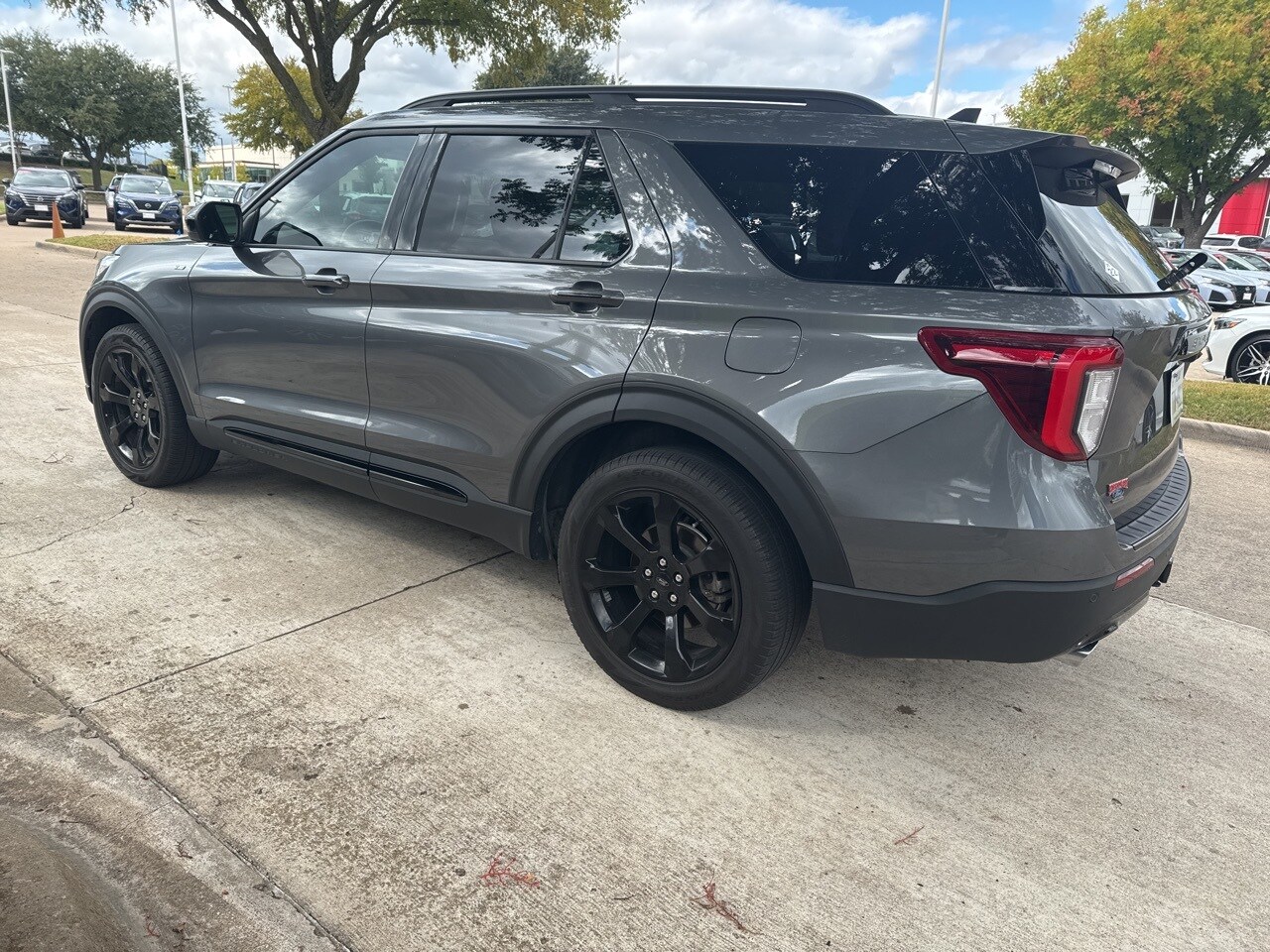 2023 Ford Explorer ST-Line photo 2