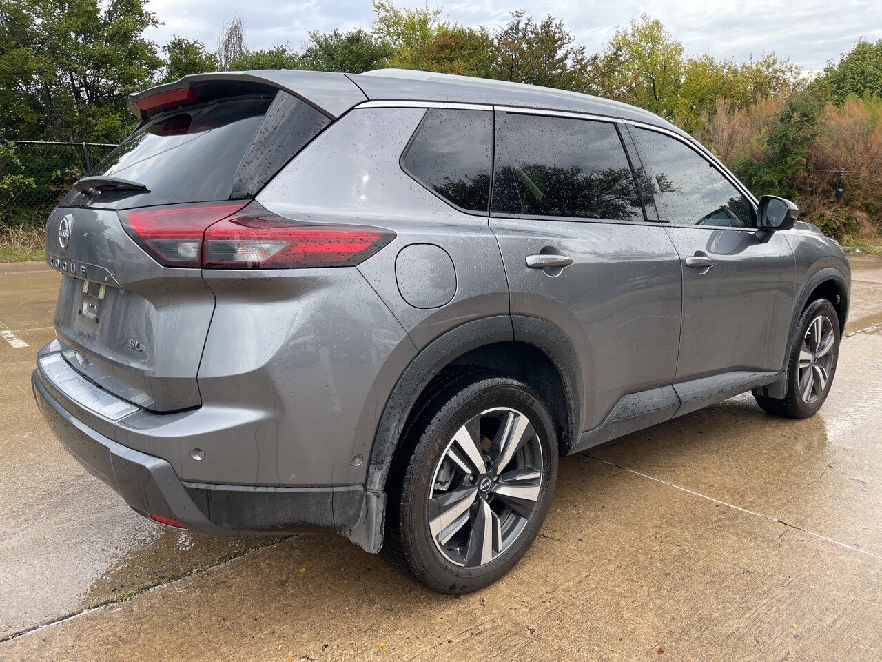 2025 Nissan Rogue SL photo 3