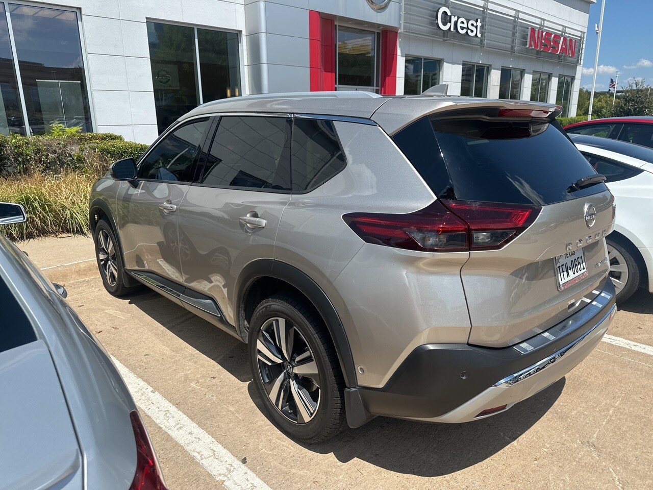2023 Nissan Rogue Platinum photo 4