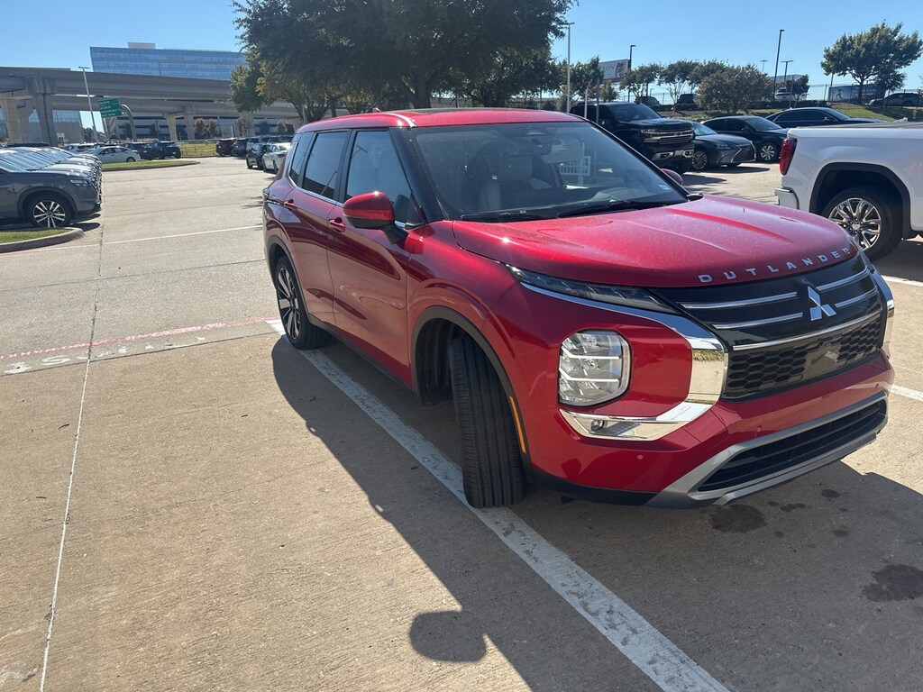 Used 2025 Mitsubishi Outlander SE SUV