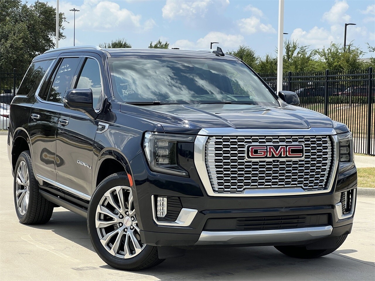 2021 Gmc Yukon Denali photo 2