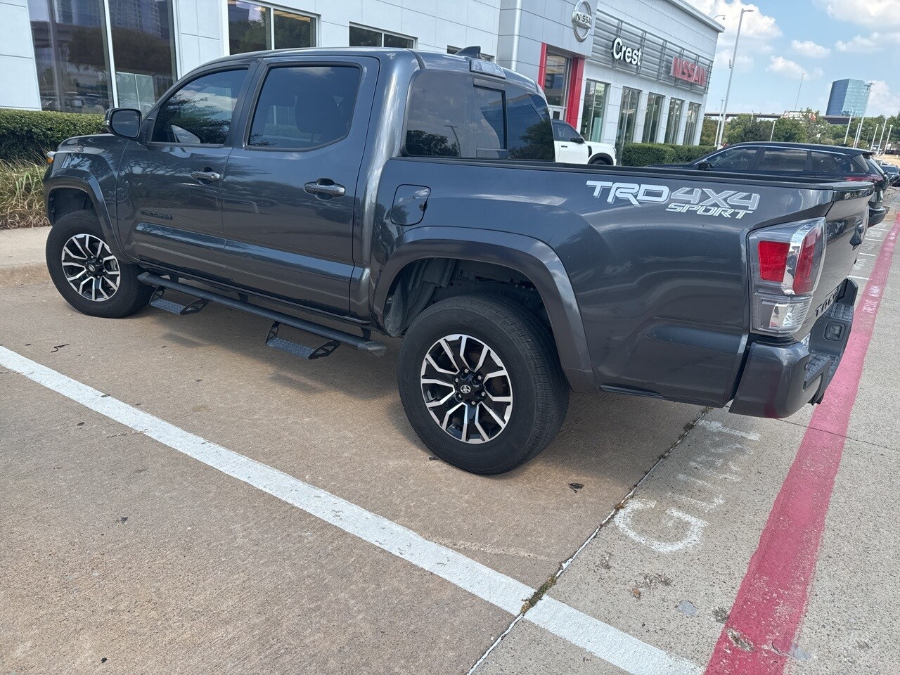 2021 Toyota Tacoma TRD Sport photo 3