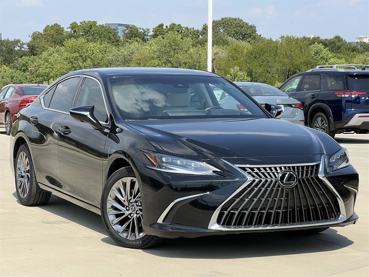 2024 Lexus ES 350 Ultra Luxury photo 2