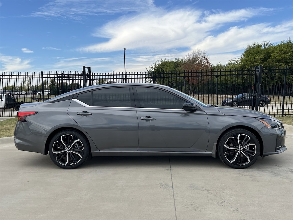 New 2025 Nissan Altima SR Sedan