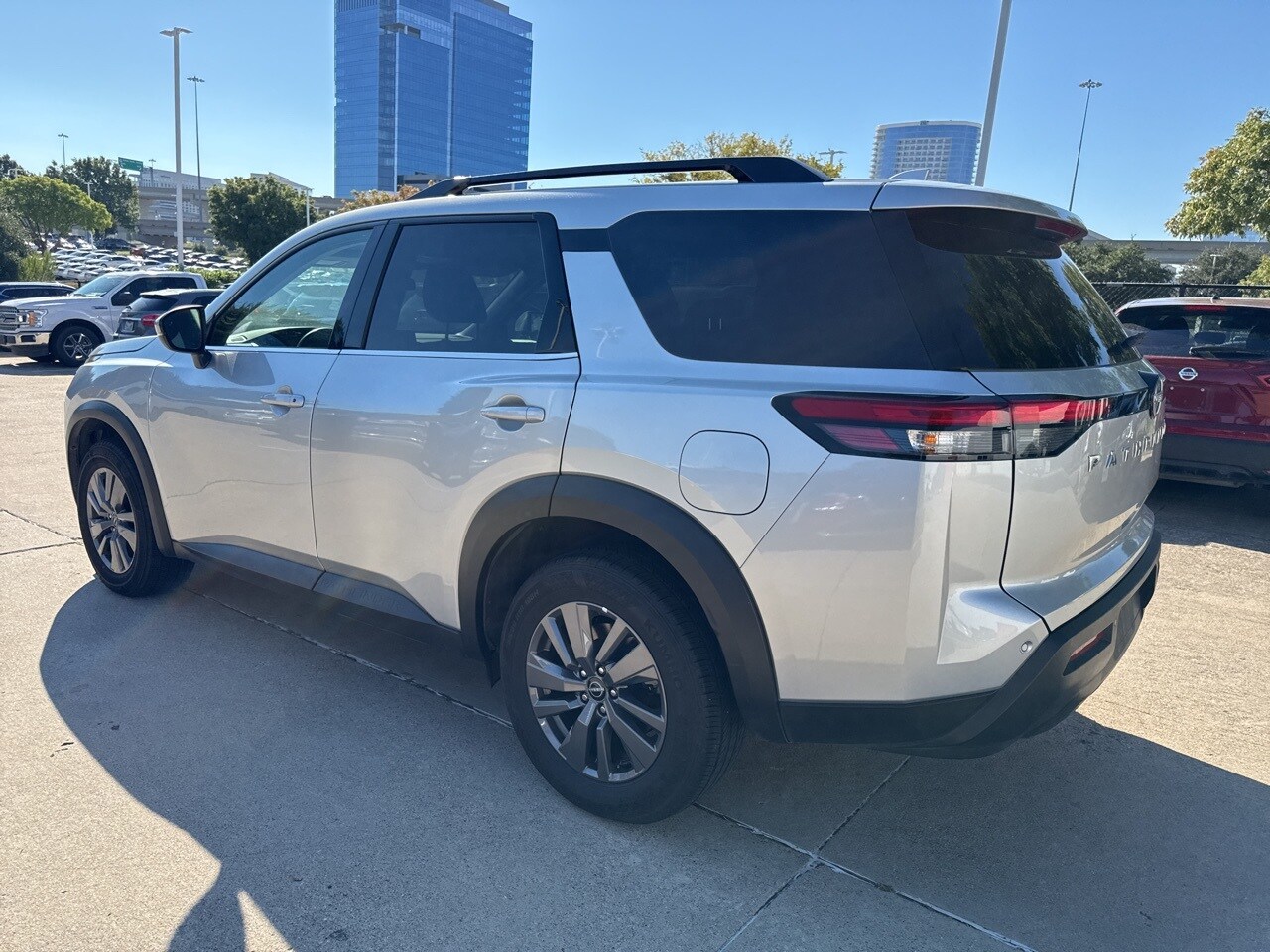 2024 Nissan Pathfinder SV photo 4