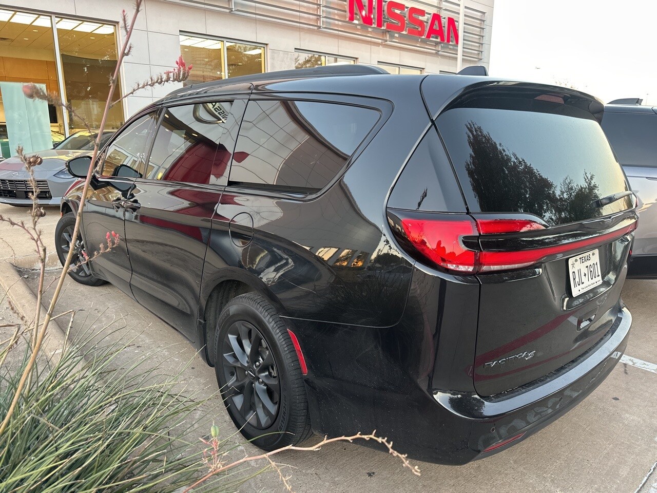 2021 Chrysler Pacifica Touring S Appearance photo 3