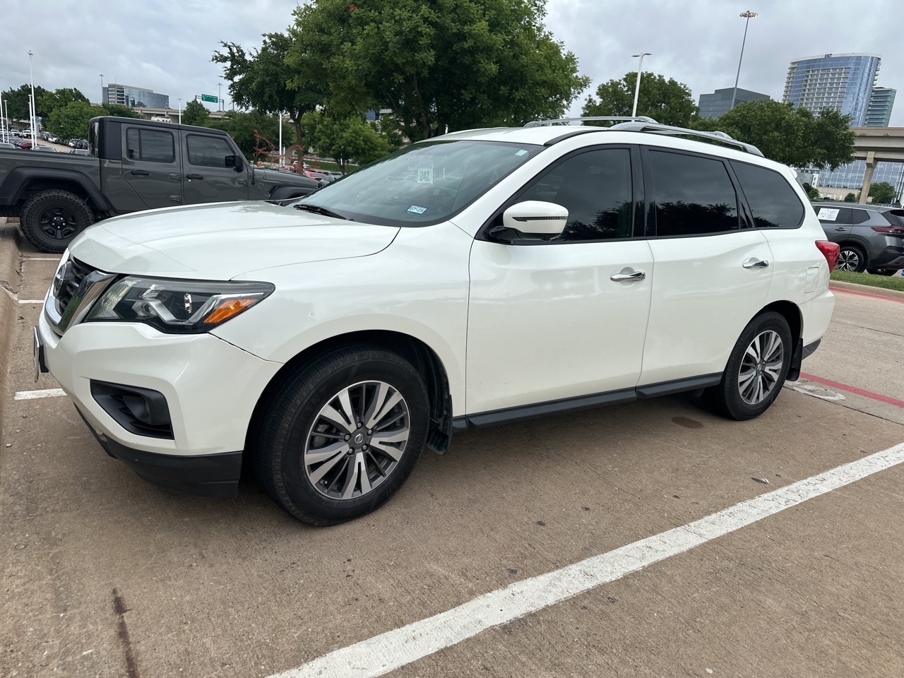 Used 2018 Nissan Pathfinder SL with VIN 5N1DR2MN6JC626267 for sale in Frisco, TX