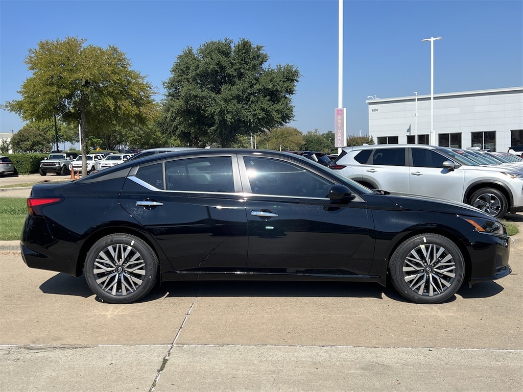 New 2025 Nissan Altima SV Sedan