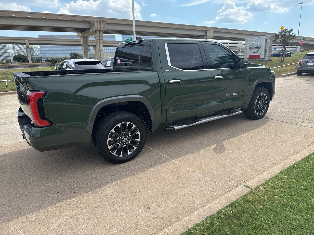 2023 Toyota Tundra Limited photo 3