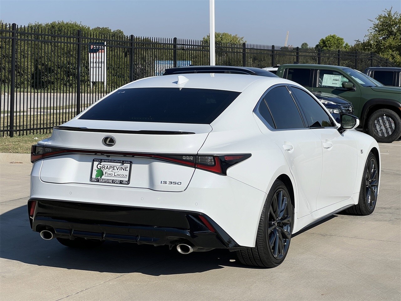 2023 Lexus IS 350 F SPORT photo 4