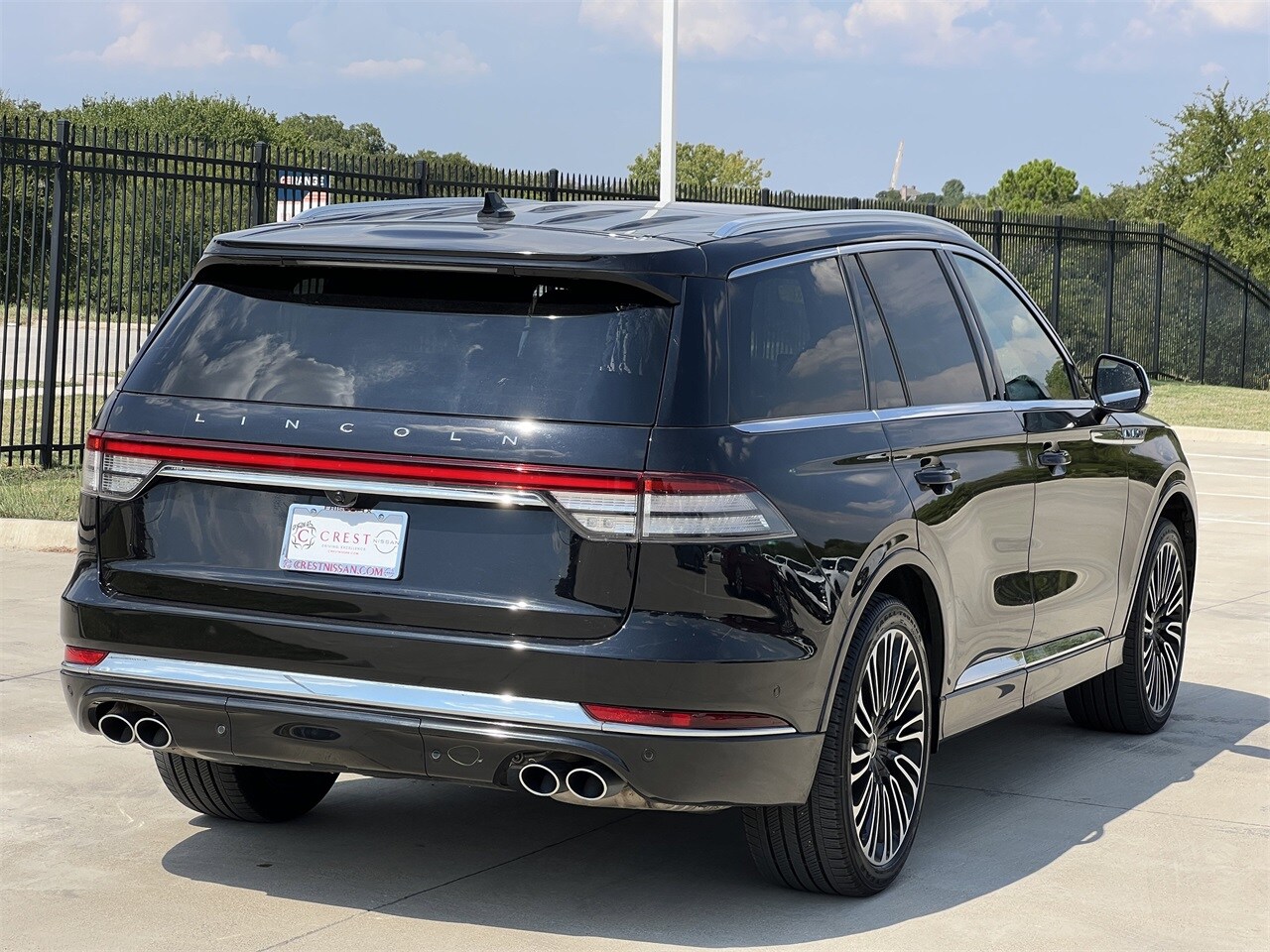 2022 Lincoln Aviator Black Label photo 2