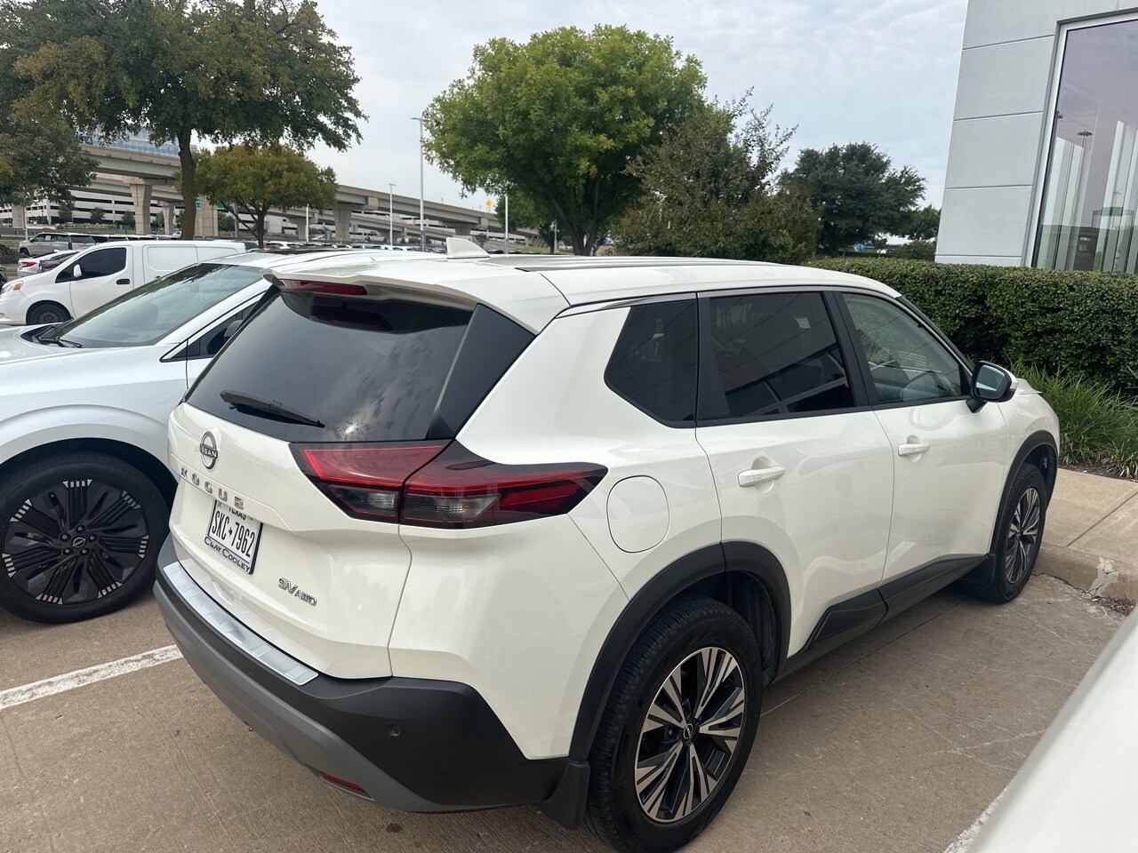 2023 Nissan Rogue SV photo 2