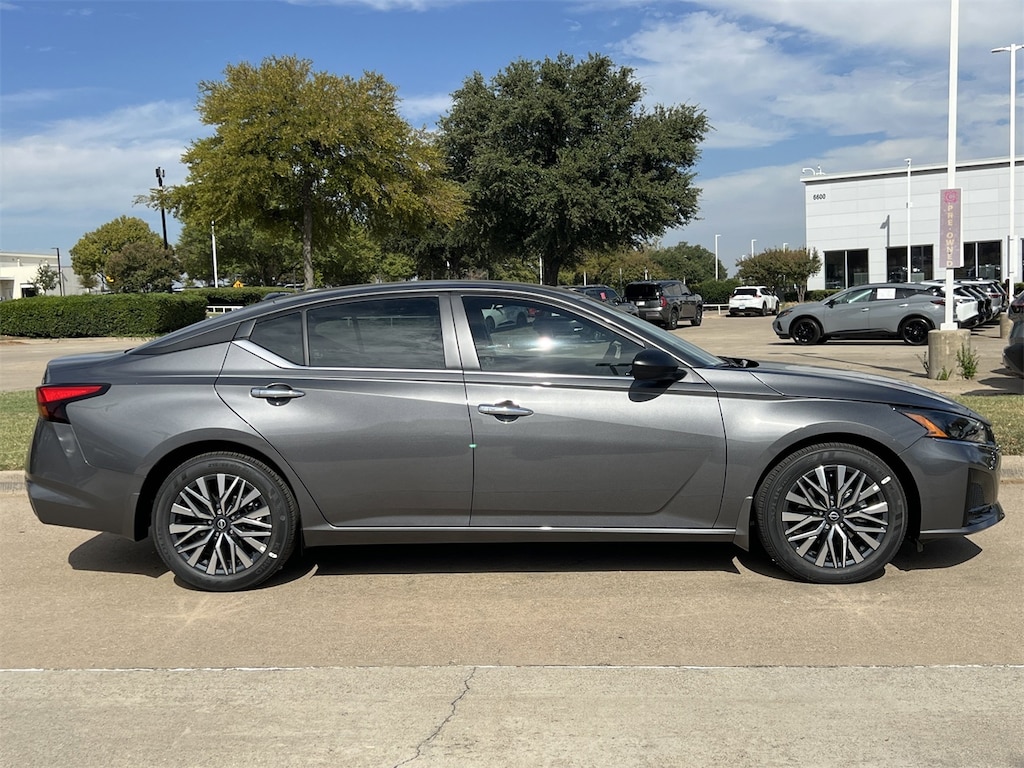 New 2025 Nissan Altima SV Sedan