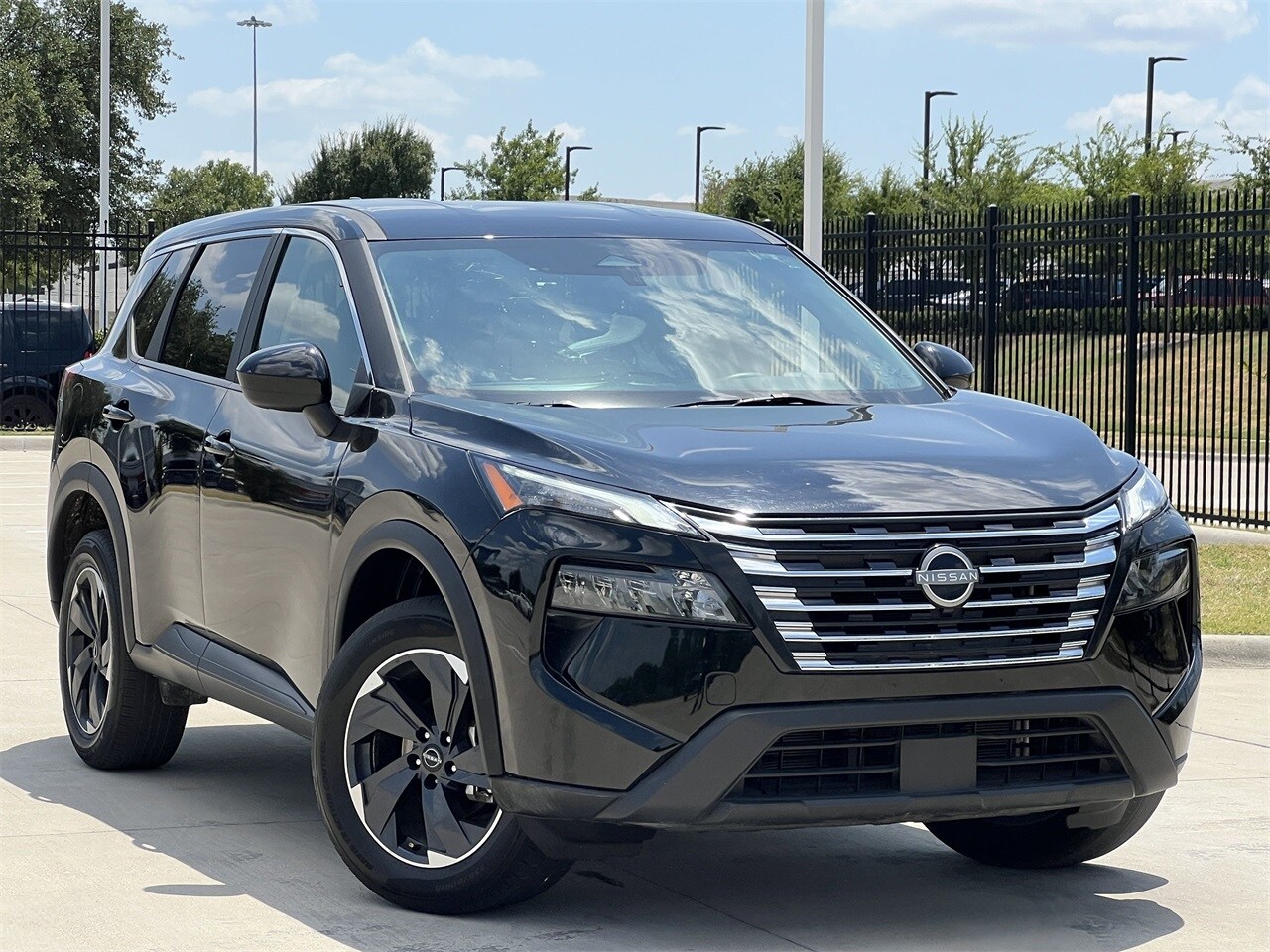2024 Nissan Rogue SV photo 2