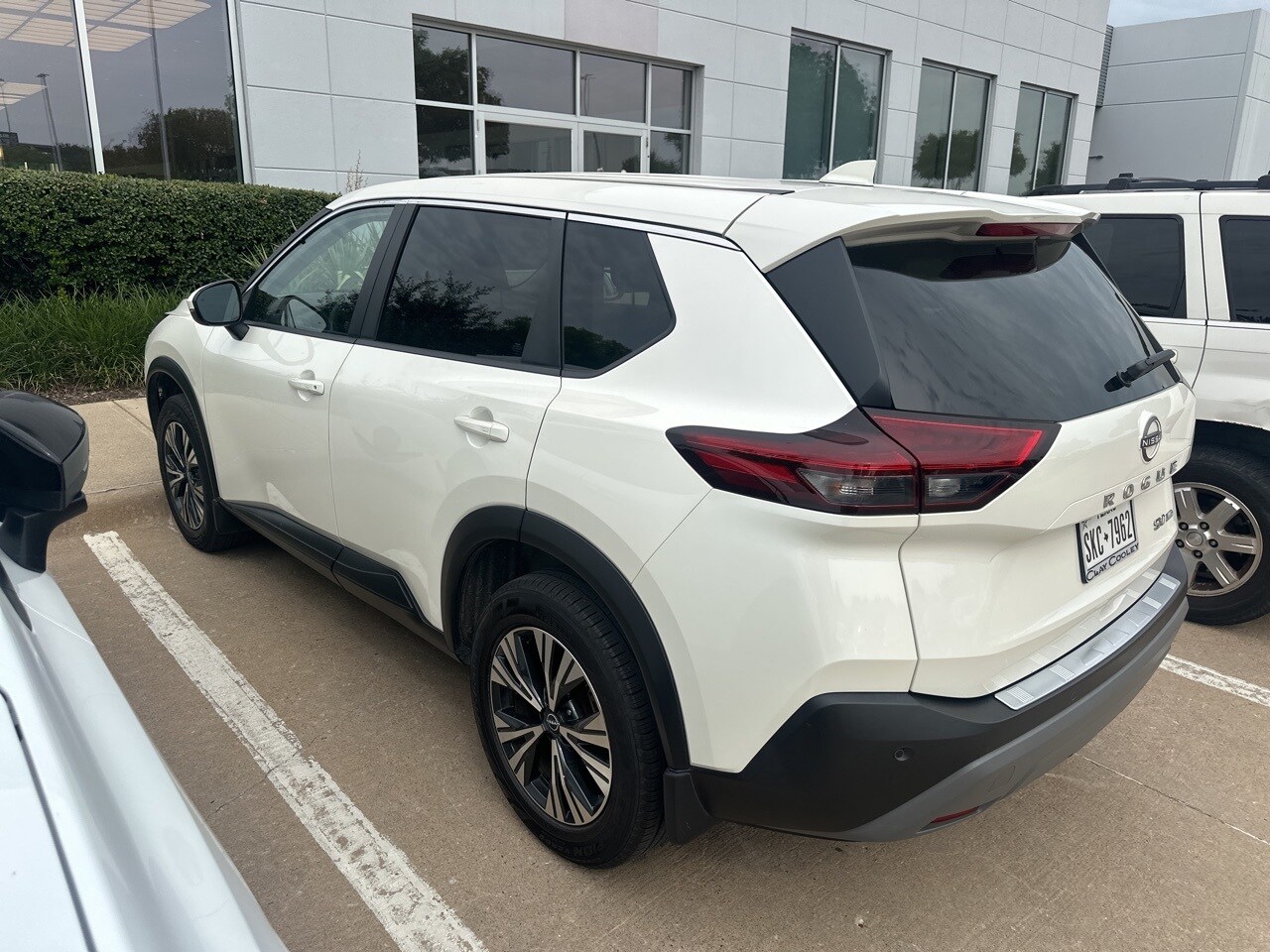 2023 Nissan Rogue SV photo 3