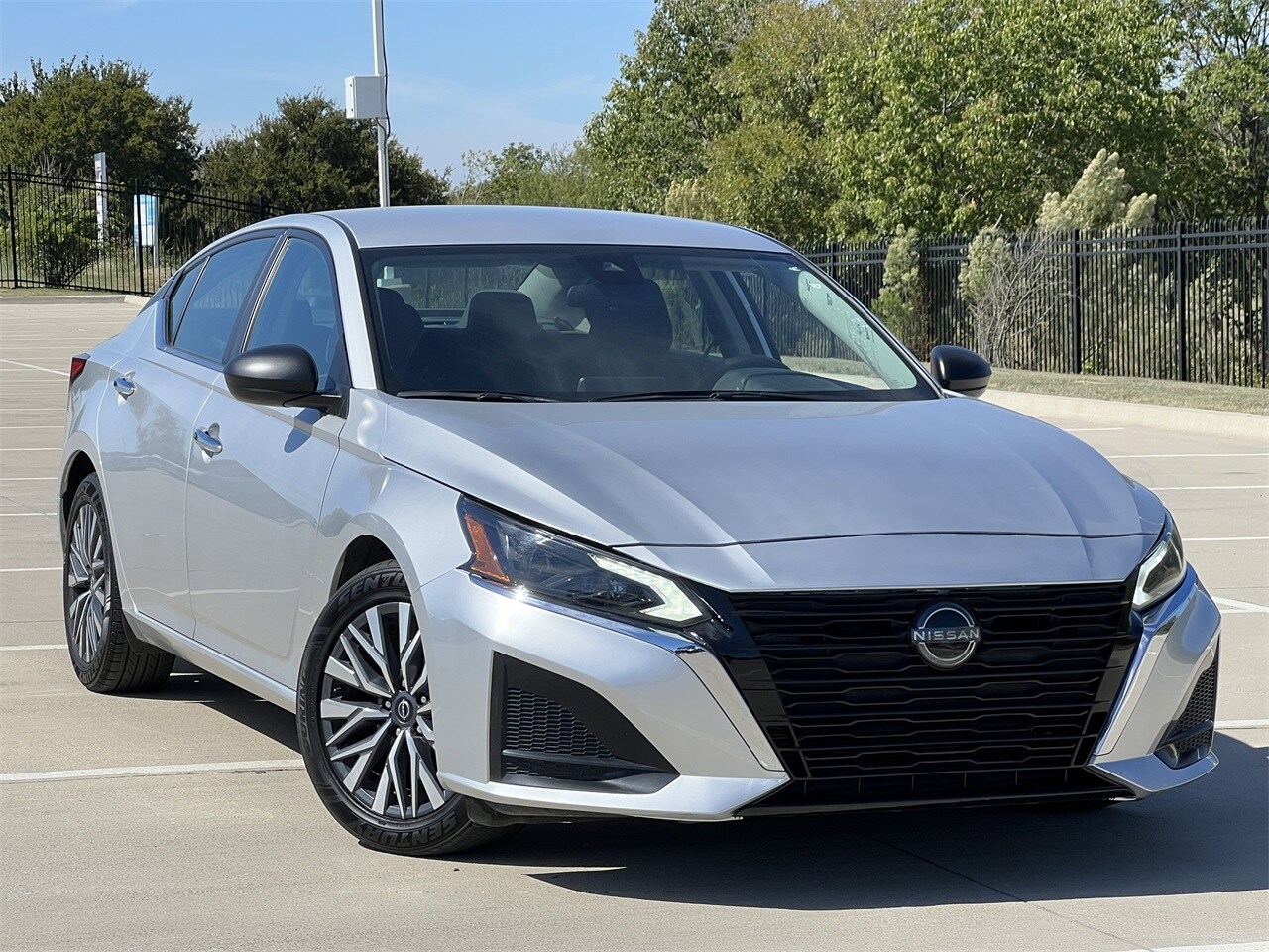 2024 Nissan Altima 2.5 SV photo 2