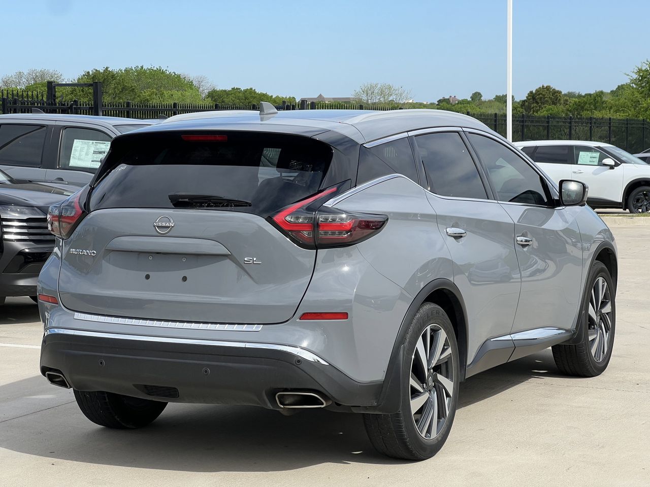 View vehicle photo 4