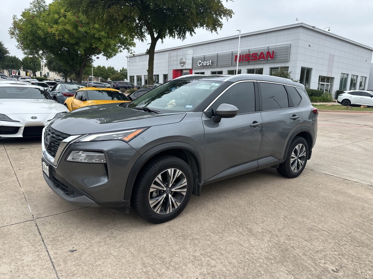 2023 Nissan Rogue SV photo 2