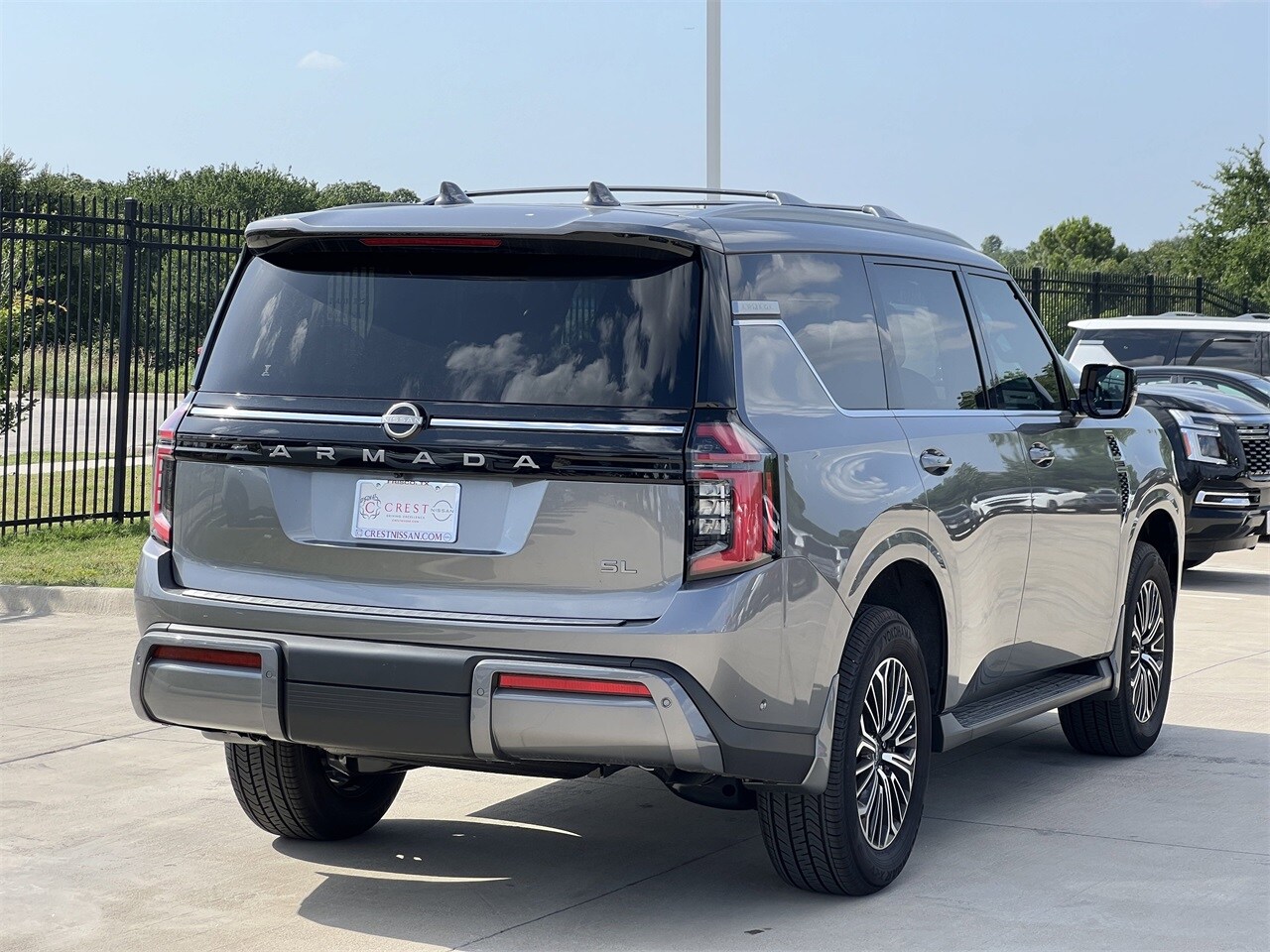 2025 Nissan Armada SL photo 4