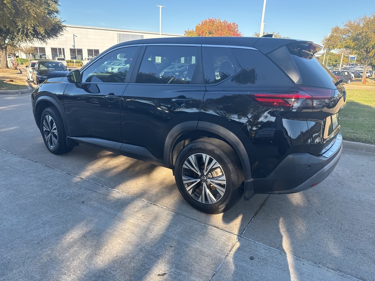 2022 Nissan Rogue SV photo 4