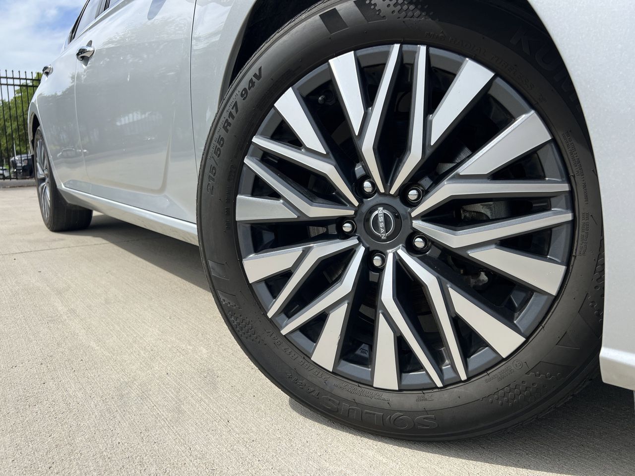 View vehicle photo 7