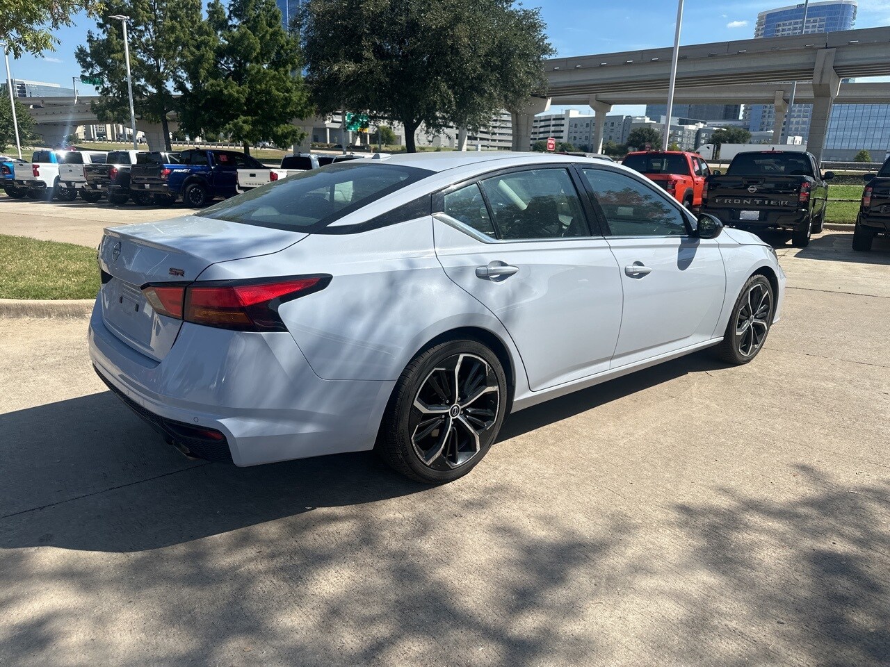 2023 Nissan Altima 2.5 SR photo 3