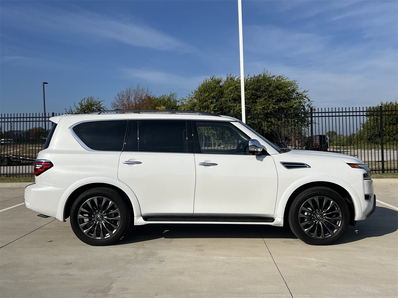 2024 Nissan Armada Platinum photo 2