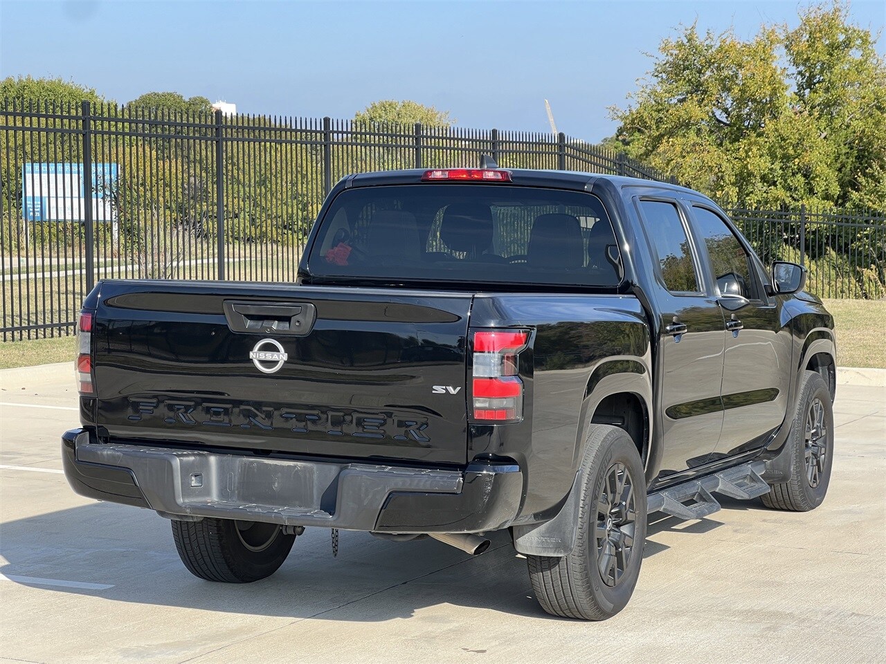 2023 Nissan Frontier SV photo 3