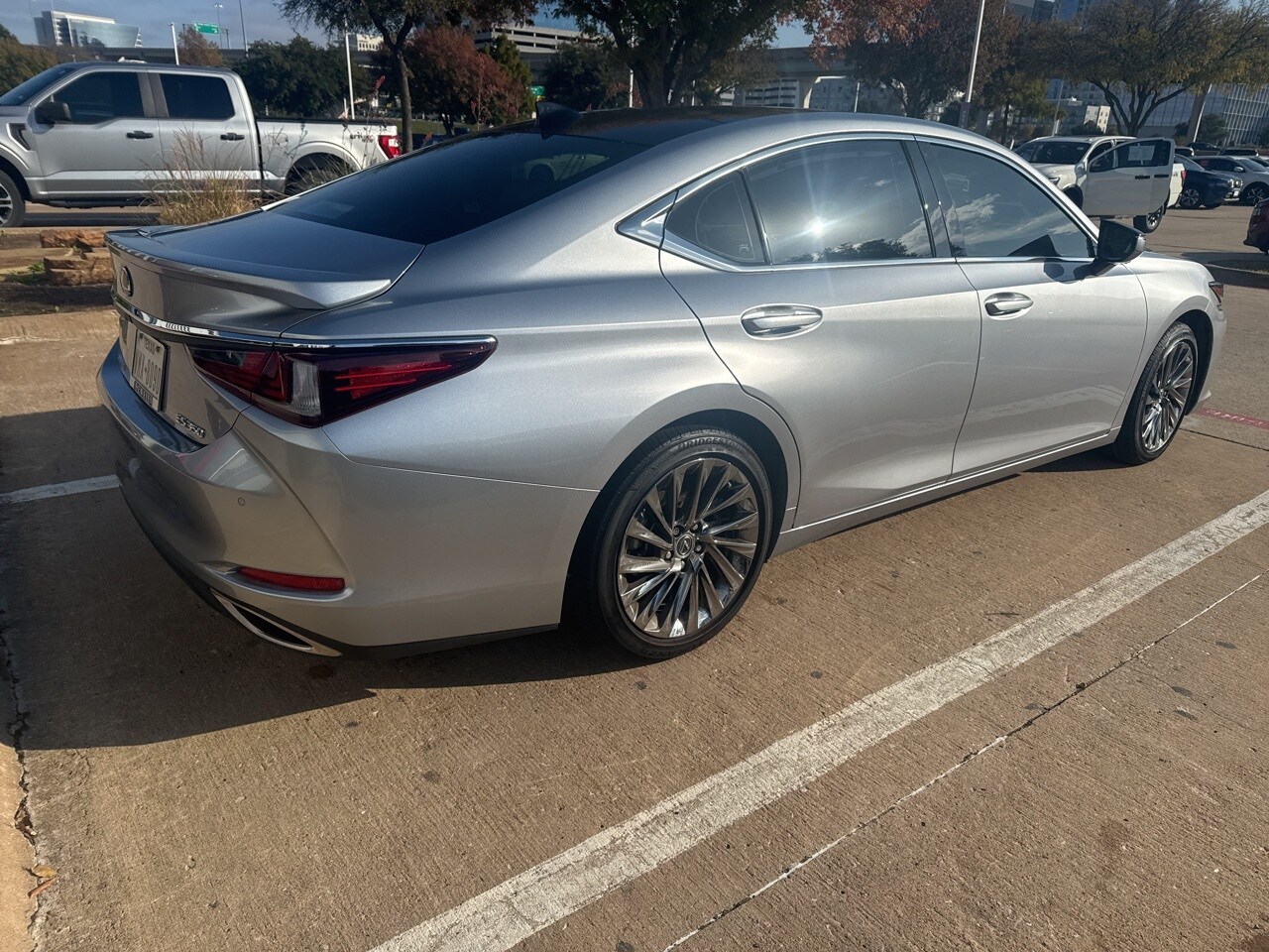 2025 Lexus ES 350 Ultra Luxury photo 3