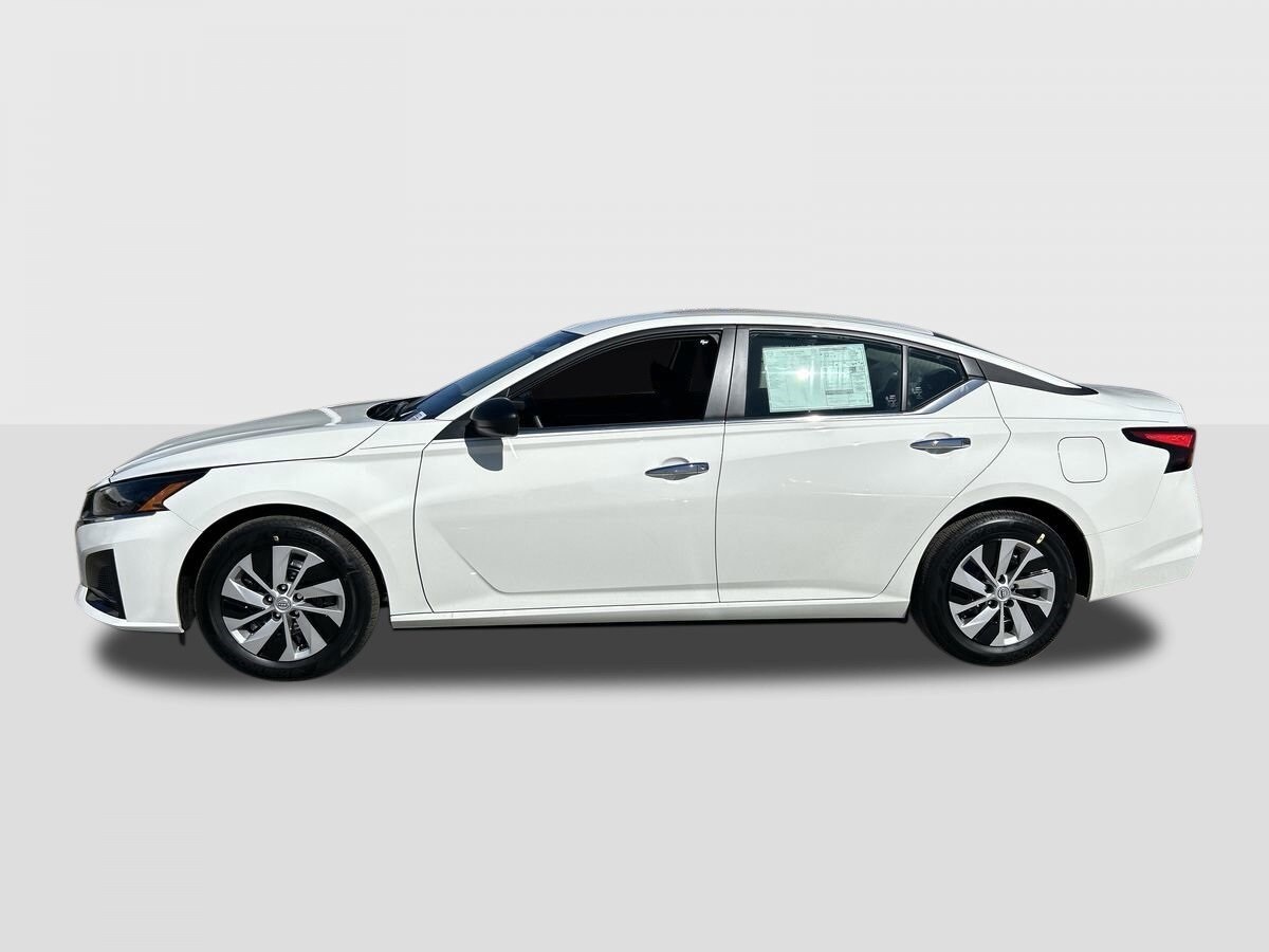 2025 Nissan Altima S photo 2