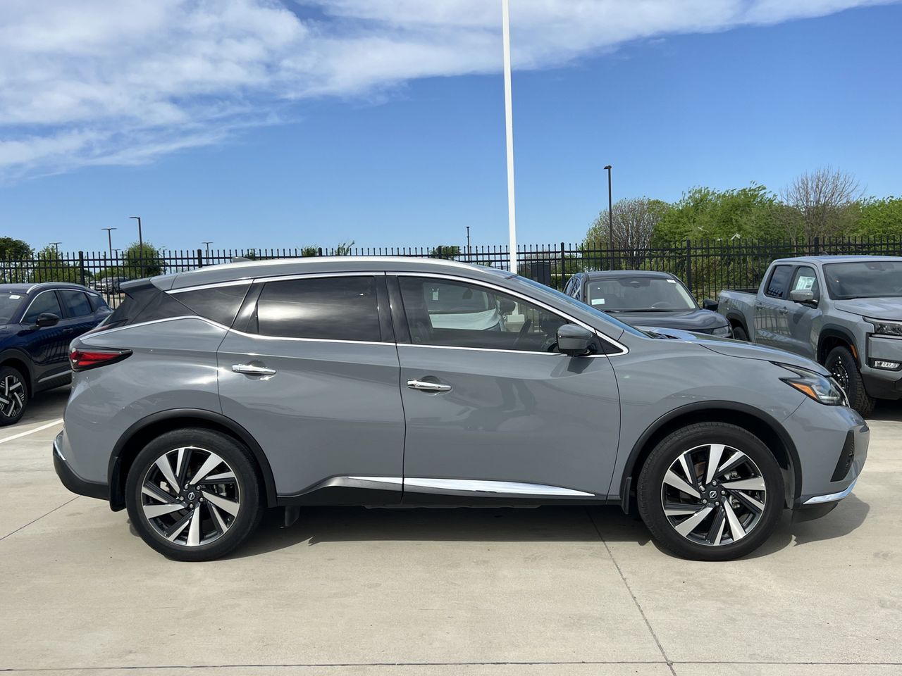 View vehicle photo 3