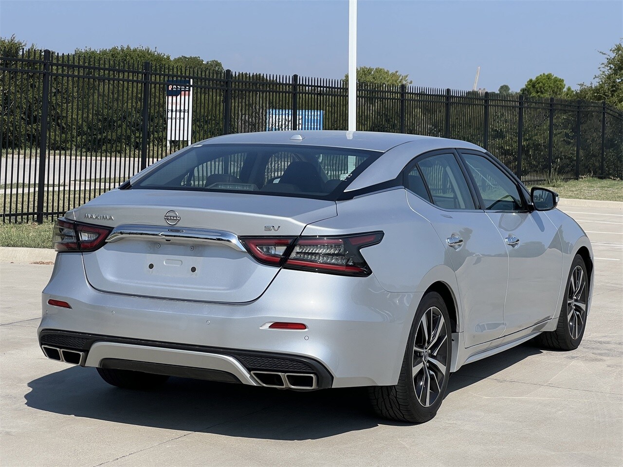 2023 Nissan Maxima SV photo 4