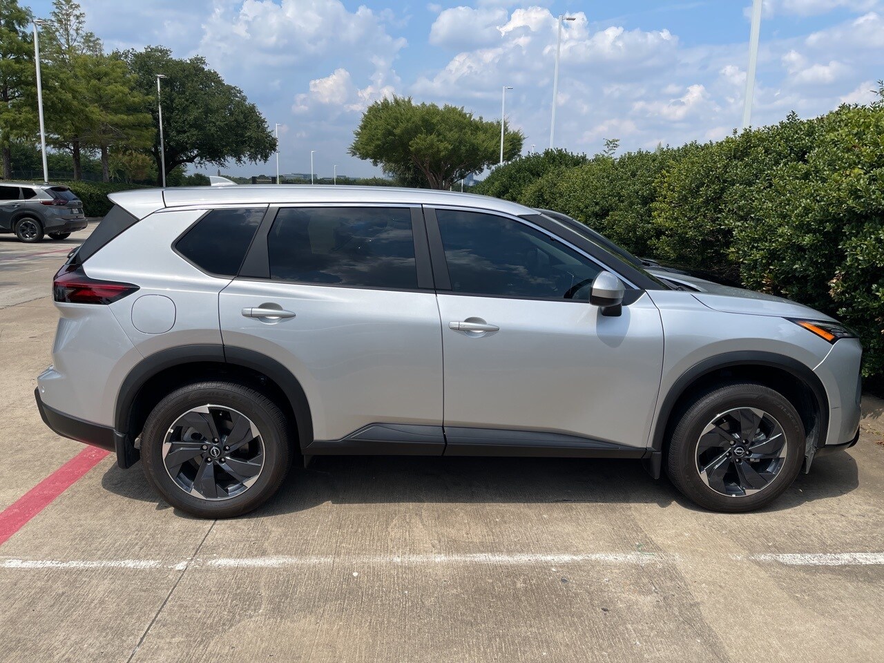 2025 Nissan Rogue SV photo 2
