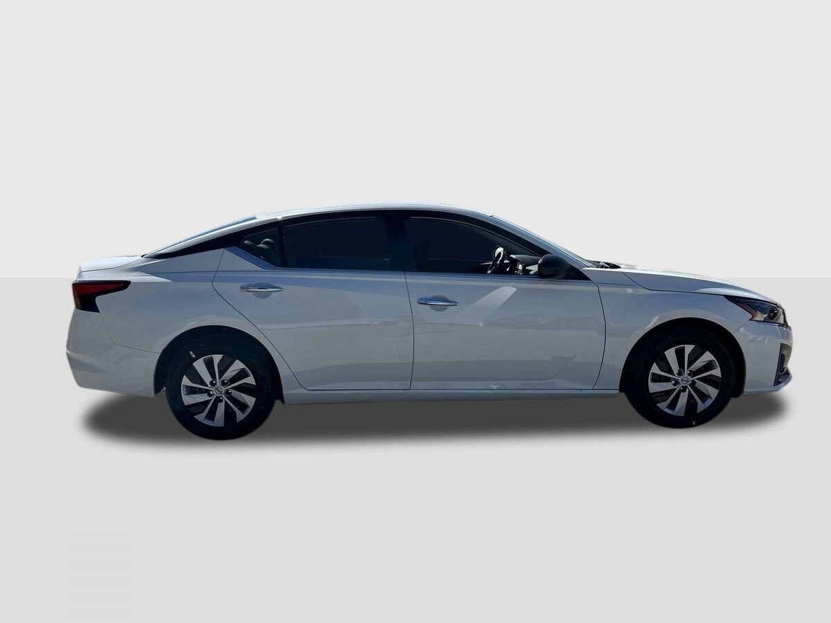 2025 Nissan Altima S photo 3