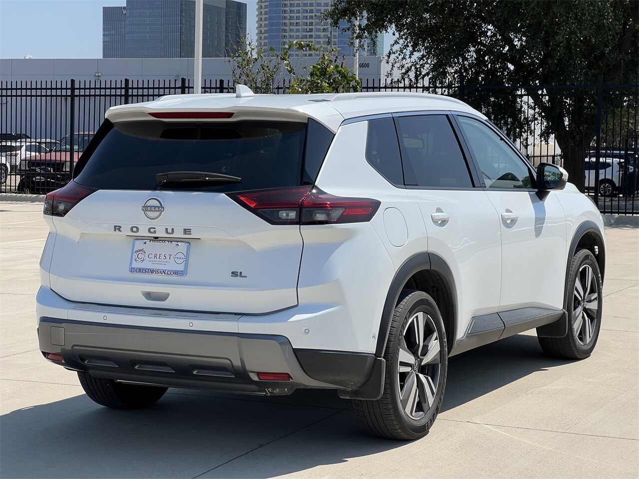 2024 Nissan Rogue SL photo 2