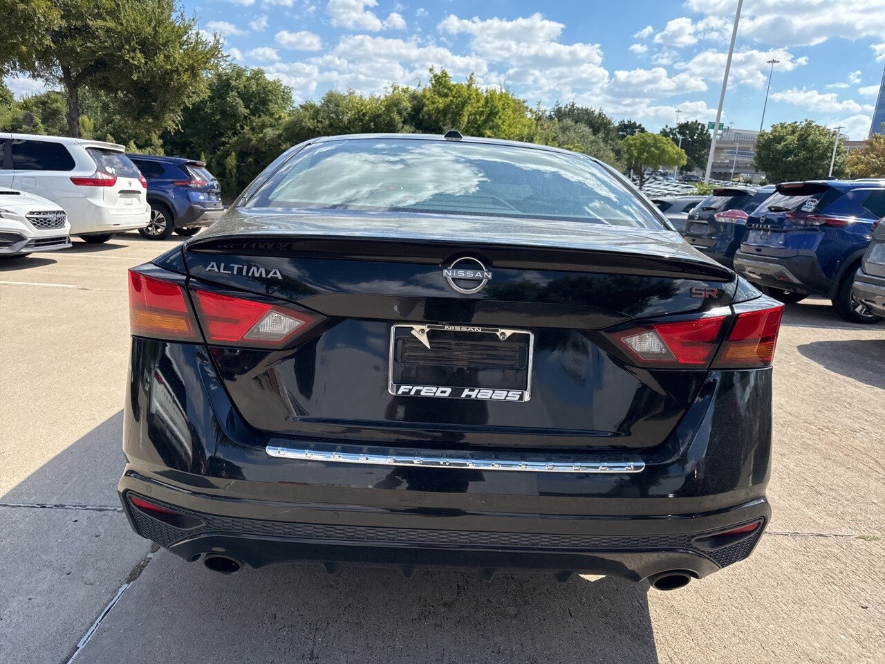2023 Nissan Altima SR photo 3