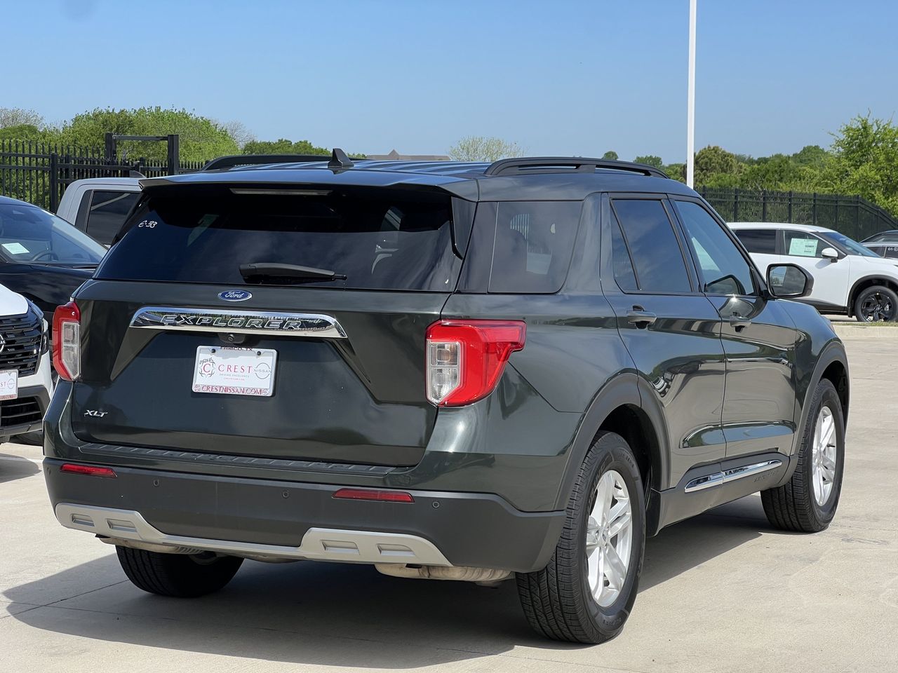 View vehicle photo 4