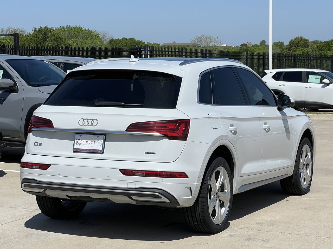 View vehicle photo 4